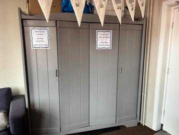 Gratis af te halen - Grote grijze opbergkast