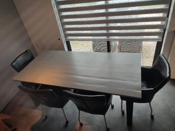 Grote eetkamertafel - Gratis