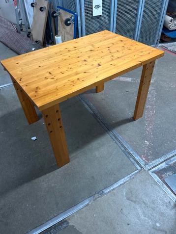 Grenenhouten eettafel