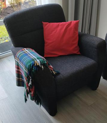 Grijs/zwarte fauteuil van stof