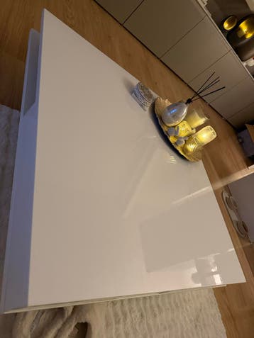 Gratis ikea salon tafel wit met kleine beschadigingen