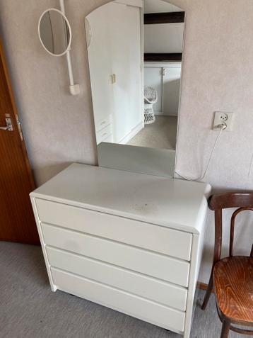 ** GRATIS KAPTAFEL MET SPIEGEL **