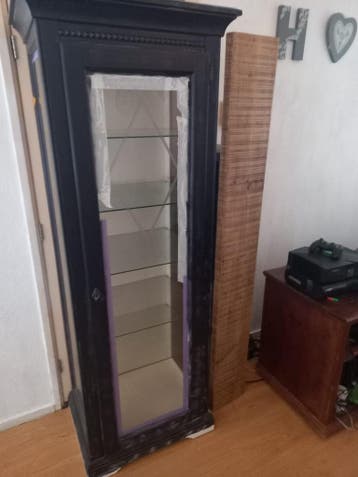 Vitrinekast gratis op te halen