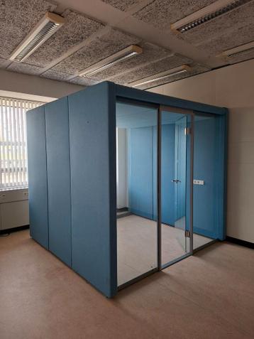 Modulaire akoestische vergaderruimte of stilteruimte