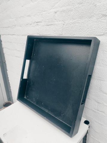 Zwart houten dienblad met handvatten