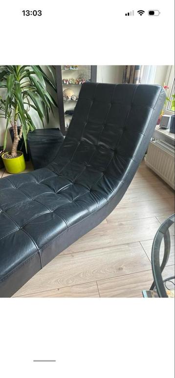Zwarte lederen chaise longue (ligbank)