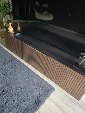Modern TV-meubel met lattenfront