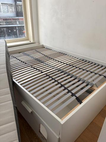 GRATIS: IKEA Bed (140x200) incl. matras en lattenbodem