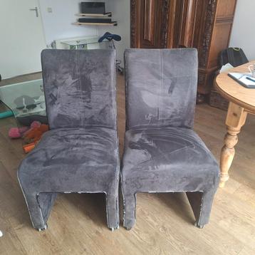 2 stoelen gratis af te halen
