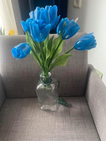 Gratis: Fles met 9 blauwe Plastic Tulpen met Lampje[1 kapot]