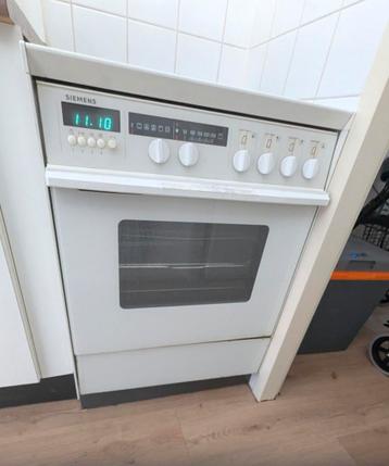 Siemens fornuis/ 4 kookzones/oven