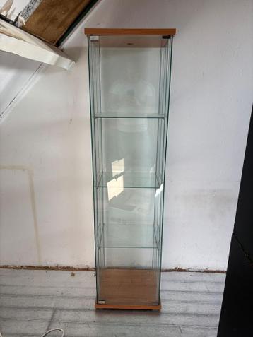 Gratis!!Glazen vitrinekast met houten boven- en onderkant