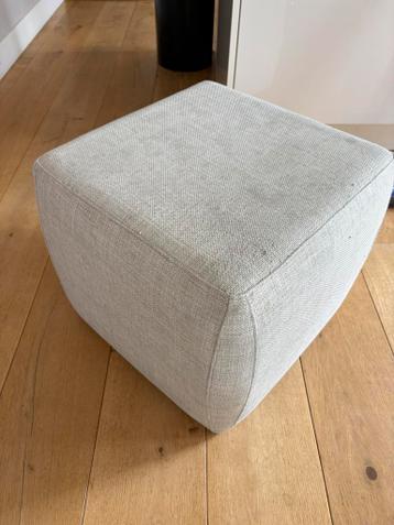Gratis af te halen: Poef 50x50x45 (hoog) cm