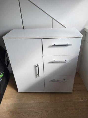 Wit kastje met lades