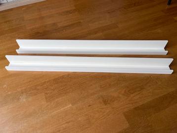 Gratis 2 houten rekjes voor bv foto’s