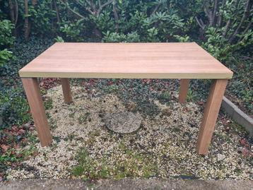 Gratis eettafel ( alleen ophalen ).