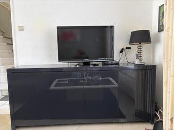 Donkergrijs dressoir met vier deuren