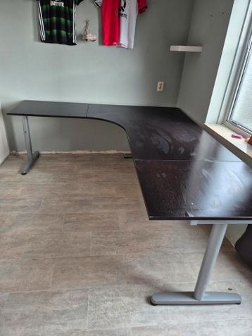 Hoekbureau gratis ophalen