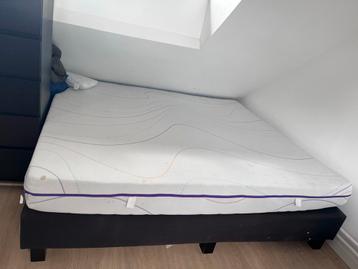 Oude boxspring met matras GRATIS MOET DIRECT WEG