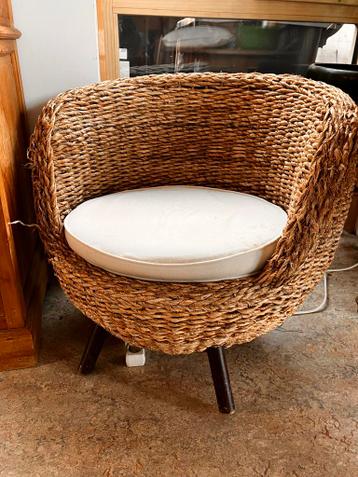 Rieten stoel met kussen