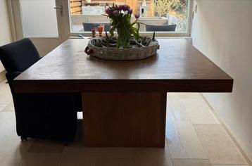 Vierkante eettafel 140x140cm