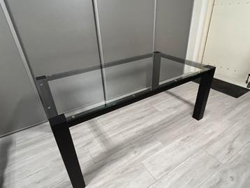 Gratis af te halen nette eetkamertafel