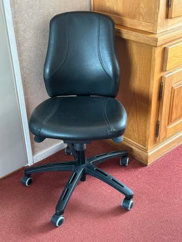 GERESERVEERD    Gratis bureaustoel
