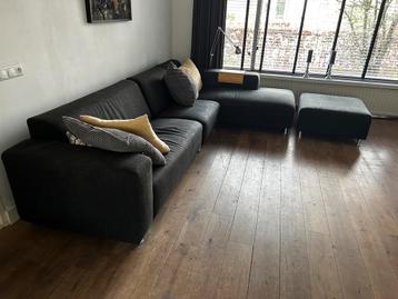 Grote hoekbank van Bank Bijenkorf met hocker , donkergrijs