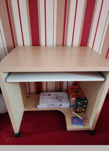 Houten bureau met uitschuifbaar blad