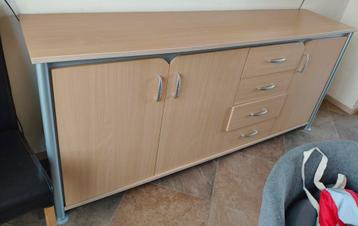 Grote kast met lades, gratis