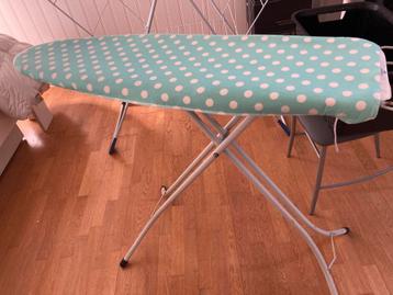 Oud ijzer strijkplank GRATIS