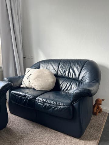 Gratis - Blauw, leren banken. 2-zits en 2,5-zits