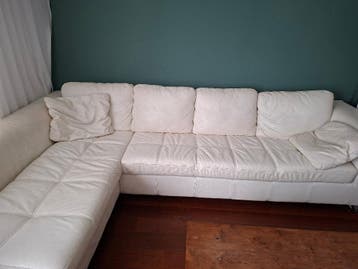 MOET WEG!! Leren witte bank met loungedeel rechts