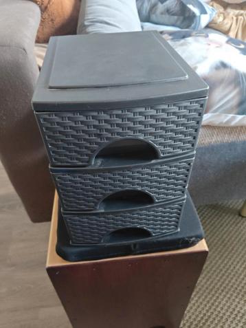 Donkergrijze ladekast met 3 laden