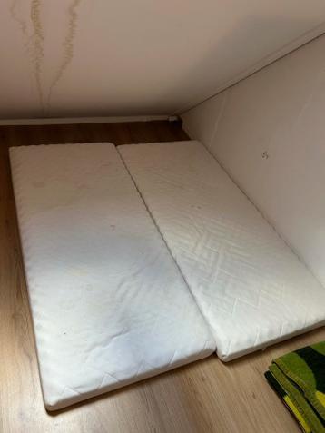 Twee kindermatrassen