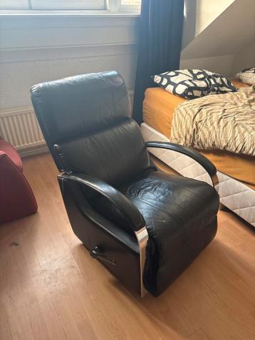 GRATIS AF TE HALEN: Zwarte relaxstoel