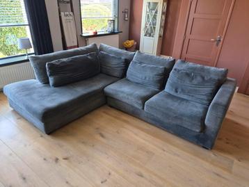Heerlijke grijze loungebank met ruime chaise longue