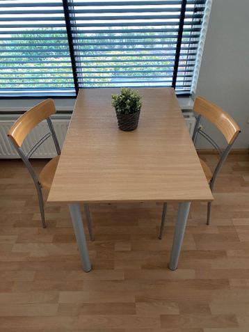 Eettafel + 2 stoelen