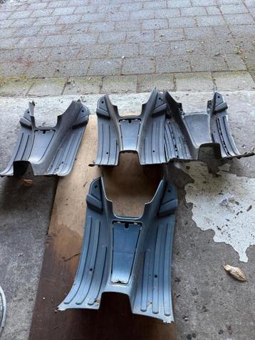 Vespa LX/Sprint Voetenplank Voetentree (Gebruikt)