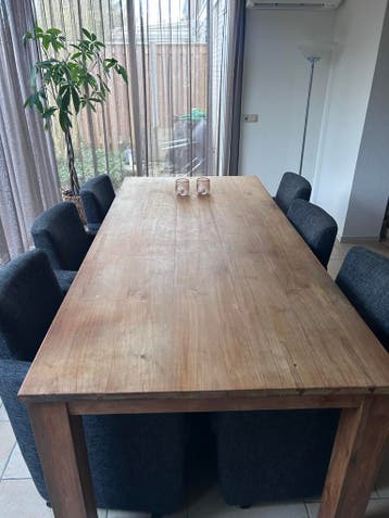 Eettafel (220x100cm) met 6 donkergrijze stoelen