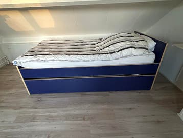 Uitschuifbaar bed blauw