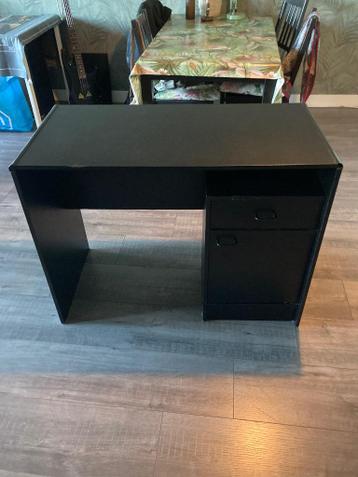 Gratis!  Office desk with drawer