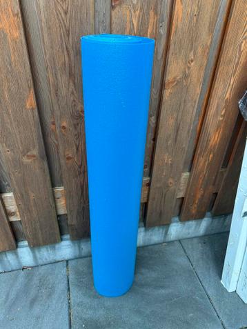 Blauwe ondervloer op rol