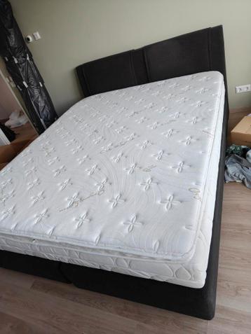 Boxspring 180x220 met matras en topper