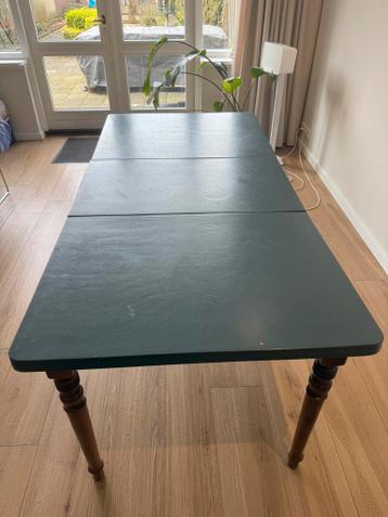 Houten tafel met uitschuifbaar blad