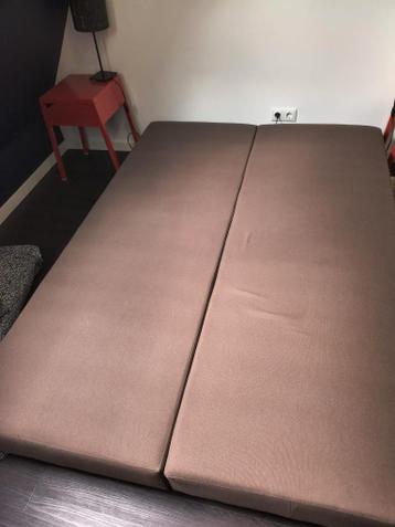 Nette boxspring 140x200 Utrecht gratis af te halen