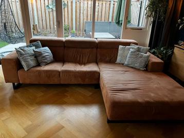 Cognac hoekbank met extra breed liggedeelte