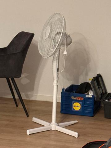 Witte Statiefventilator - Perfect voor warme dagen