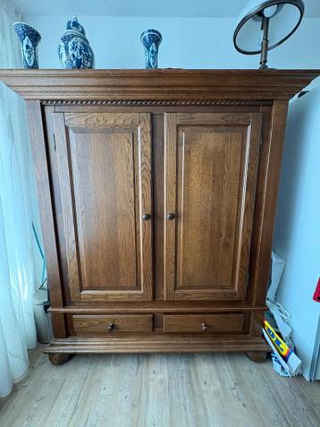 Houten legkast met twee deuren en twee lades