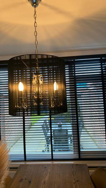 Zilveren kroonluchter met zwarte kap